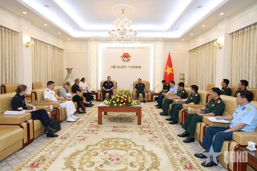 Đại tướng Nguyễn Tân Cương tiếp Tư lệnh Không quân Hoàng gia Australia